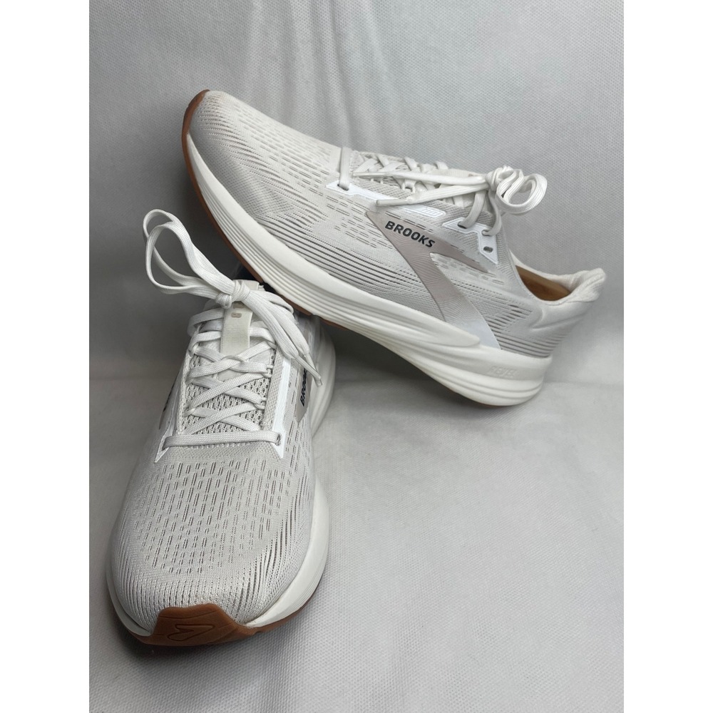 Brooks Revel 8 Athletic Running Shoes Womens Size US 10 White Gum Sneakers